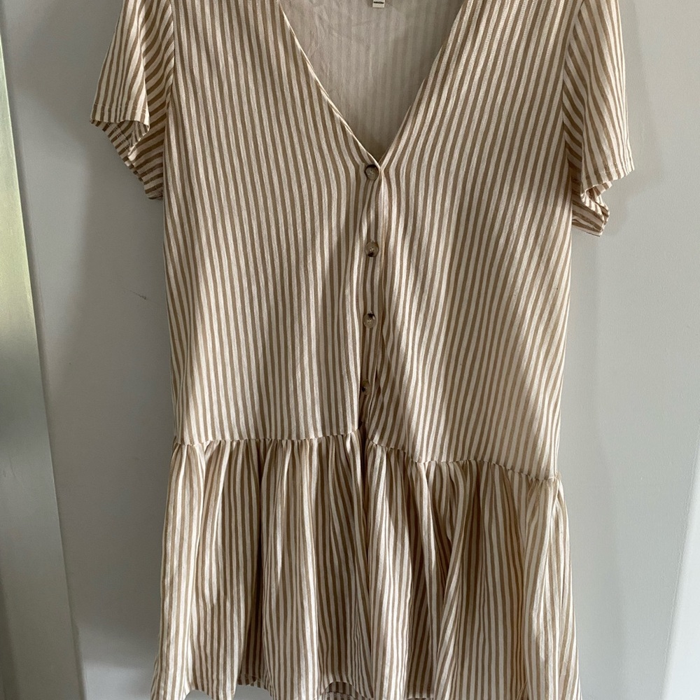 Mink Pink flowy dress perfect for summer. New without tags.